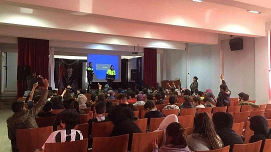 Köyceğiz'de polislerden öğrencilere eğitim