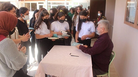 Köyceğiz'de yazar Semih Gümüş öğrencilerle buluştu