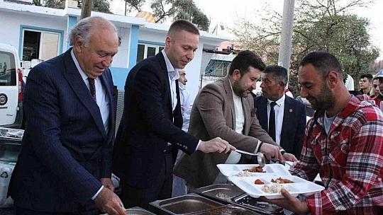 Küçük Dibekdere'de iftar yemeği