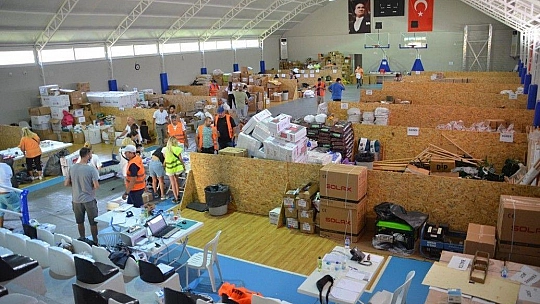 Marmaris Belediyesi'nin isimsiz kahramanları yangında seferber oldu