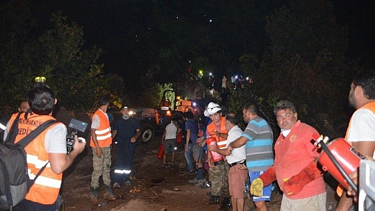 Marmaris Belediyesi'nin isimsiz kahramanları yangında seferber oldu