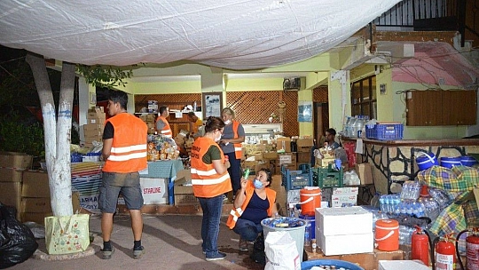 Marmaris Belediyesi'nin isimsiz kahramanları yangında seferber oldu