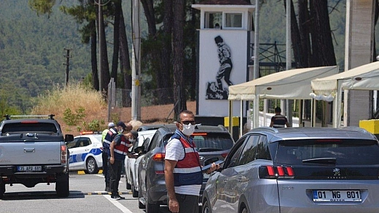 Marmaris, giriş ve çıkış noktalarında denetimler sürüyor