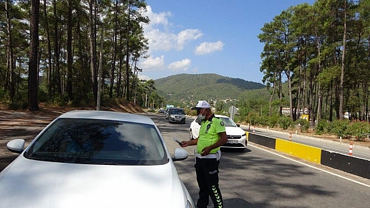 Marmaris, giriş ve çıkış noktalarında denetimler sürüyor