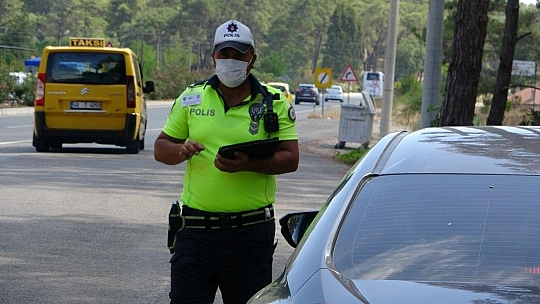 Marmaris, giriş ve çıkış noktalarında denetimler sürüyor