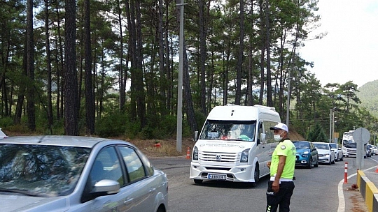 Marmaris, giriş ve çıkış noktalarında denetimler sürüyor