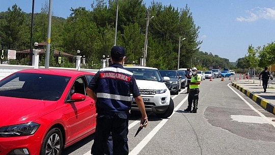 Marmaris, giriş ve çıkış noktalarında denetimler sürüyor
