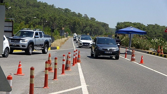 Marmaris, giriş ve çıkış noktalarında denetimler sürüyor