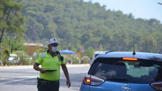 Marmaris, giriş ve çıkış noktalarında denetimler sürüyor