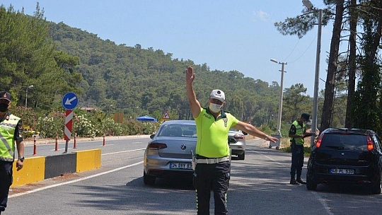 Marmaris, giriş ve çıkış noktalarında denetimler sürüyor