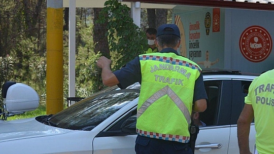 Marmaris, giriş ve çıkış noktalarında denetimler sürüyor