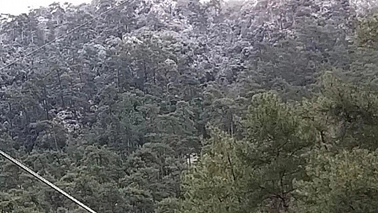 Marmaris'in yüksek kesimlerine kar yağdı