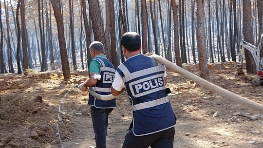 Marmaris polisi yangından zarar gören ağaçları yeniden yeşertmek için seferber oldu