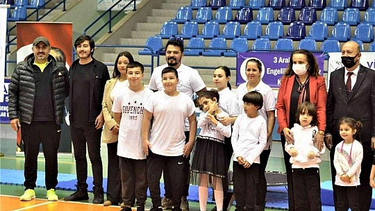 Marmaris'te 3 Aralık Dünya Engelliler Günü'nde renkli görüntüler oluştu