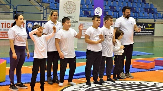 Marmaris'te 3 Aralık Dünya Engelliler Günü'nde renkli görüntüler oluştu