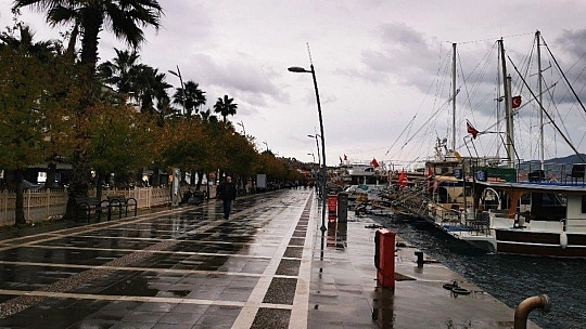 Marmaris'te denizin rengi değişti