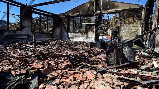 Marmaris'te müze olarak kullanılan 1 asırlık yapı küle döndü