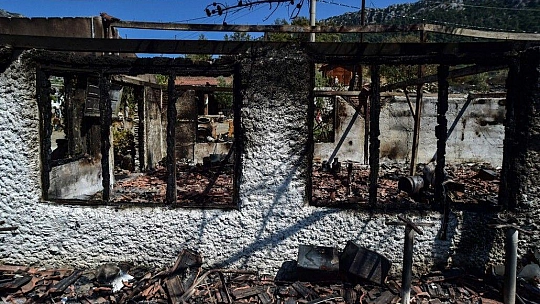 Marmaris'te müze olarak kullanılan 1 asırlık yapı küle döndü