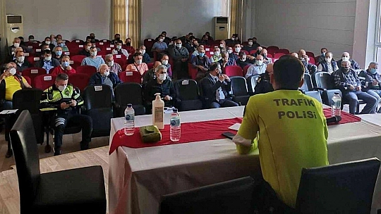 Marmaris'te okul servisi şoförlerine trafik eğitimi verildi