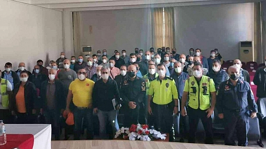 Marmaris'te okul servisi şoförlerine trafik eğitimi verildi