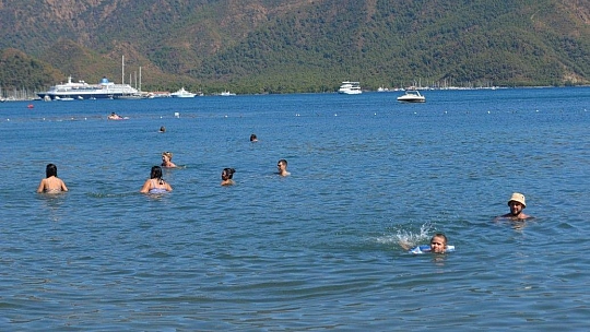 Marmaris'te yaz devam ediyor