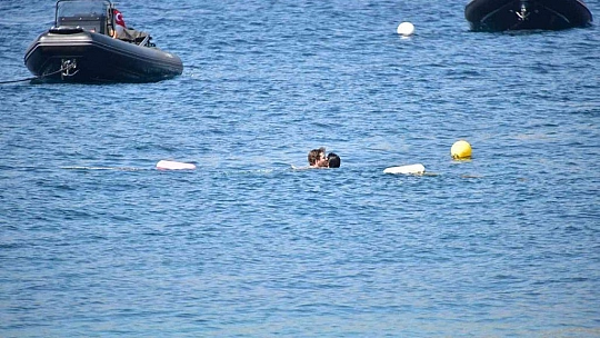 MERVE BOLUĞUR'DAN JET SKİ ŞOV