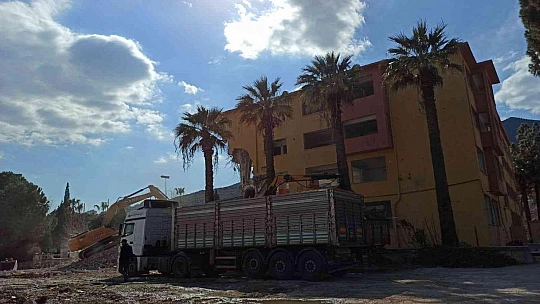 Milas Hükümet Konağı'na ilk kepçe vuruldu