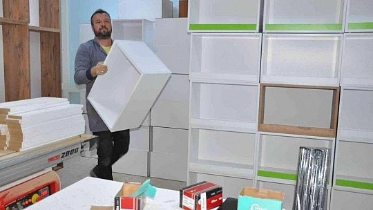 Milas Mesleki Eğitim Merkezi'nde, 50 kütüphaneye kitaplık üretildi