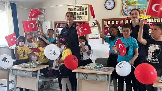 Milas'ta Jandarma 23 Nisan'ı okulda kutladı