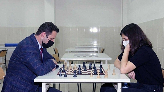 Milli Eğitim Müdürü Çay okulları ziyaret ediyor