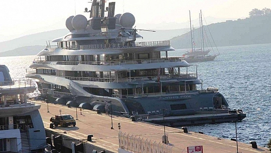 Milyon dolarlık yatlar ardı ardına yanaştı, bakan bir daha baktı