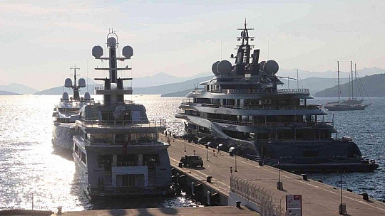 Milyon dolarlık yatlar ardı ardına yanaştı, bakan bir daha baktı