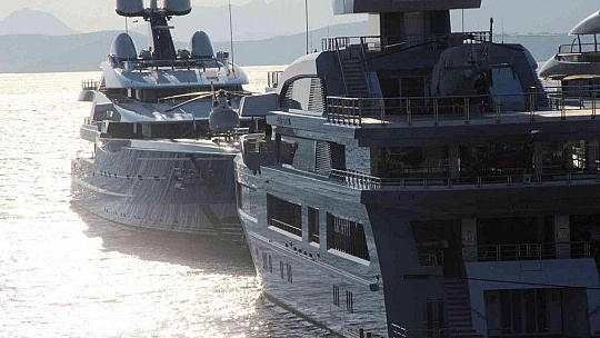 Milyon dolarlık yatlar ardı ardına yanaştı, bakan bir daha baktı