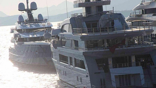 Milyon dolarlık yatlar ardı ardına yanaştı, bakan bir daha baktı