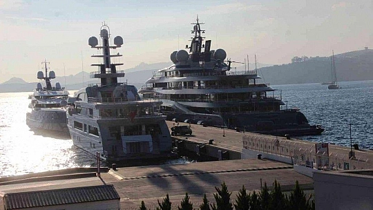 Milyon dolarlık yatlar ardı ardına yanaştı, bakan bir daha baktı