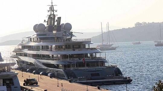 Milyon dolarlık yatlar ardı ardına yanaştı, bakan bir daha baktı