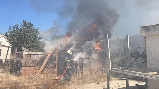 Mobilya atölyesinde korkutan yangın