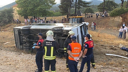 Muğla'da işçileri taşıyan minibüs devrildi: 1 ölü, 12 yaralı