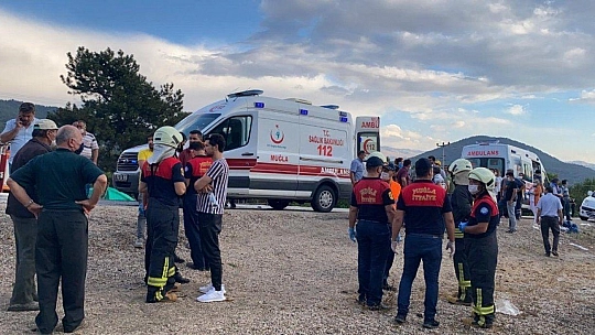 Muğla'da işçileri taşıyan minibüs devrildi: 1 ölü, 12 yaralı