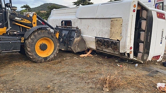 Muğla'da işçileri taşıyan minibüs devrildi: 1 ölü, 12 yaralı