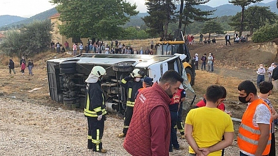 Muğla'da işçileri taşıyan minibüs devrildi: 1 ölü, 12 yaralı