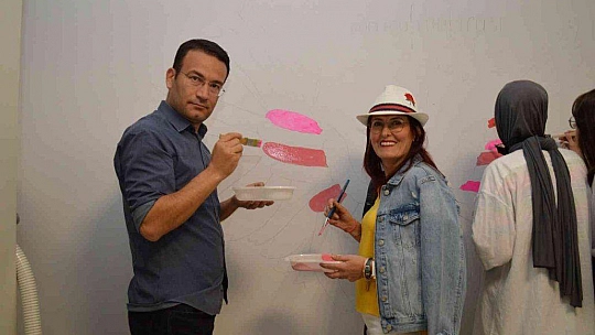 MUĞLA'DA MEME KANSERİ FARKINDALIK AYINDA MAMOGRAFİ ODASININ DUVARLARI BOYANDI