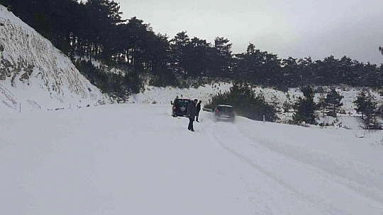Muğla-Denizli karayolu kar nedeniyle ulaşıma kapandı