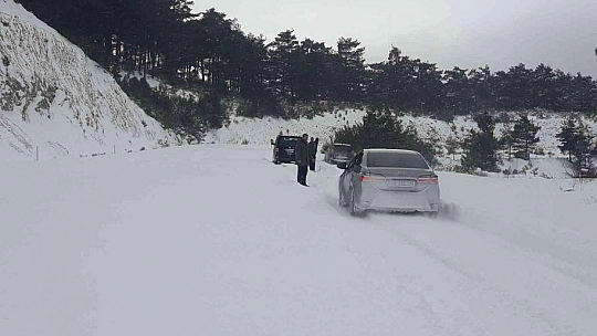 Muğla-Denizli karayolu kar nedeniyle ulaşıma kapandı