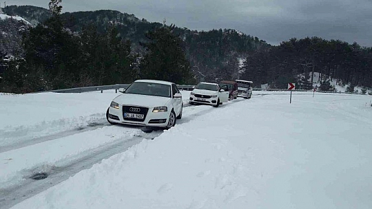 Muğla-Denizli karayolu kar nedeniyle ulaşıma kapandı