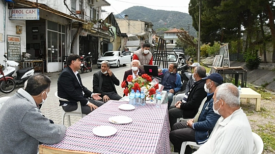 Karaca'yı çiçeklerle karşıladılar