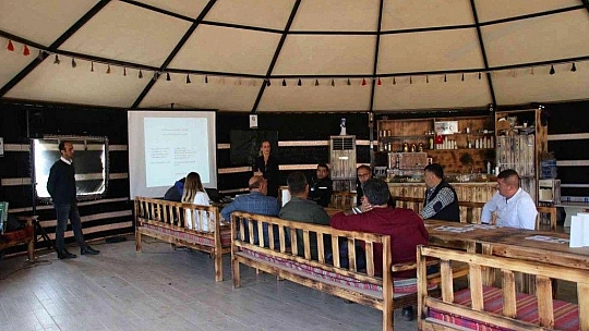 Muhtarlara ''Akıllı Atık Toplama Sistemi'' sunumu yapıldı