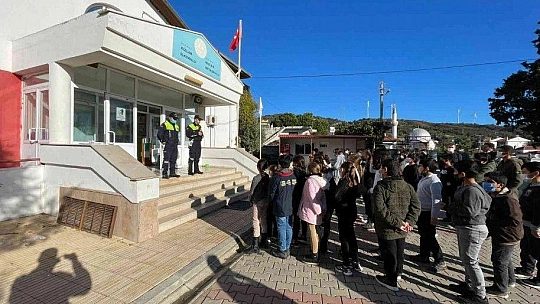 Öğrencilere trafik kuralları anlatıldı