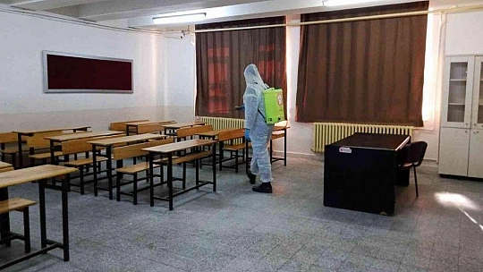 Okullarda dezenfekte çalışmaları devam ediyor