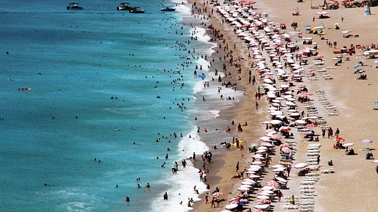 Ölüdeniz'e ulaşmak için kilometrelerce yürüdüler
